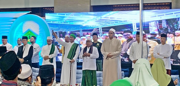 Pesantren Fadhlul Fadhlan Bercahaya Oleh Ribuan Santri, Kiai dan Masyarakat yang Gemakan Selawat
