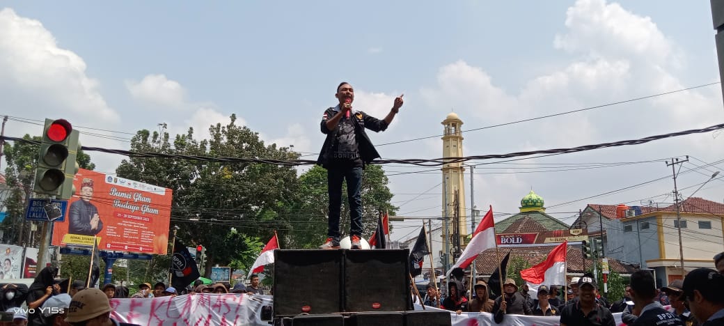Nelayan dan BPDI Aksi Tolak Reklamasi Tomo di Adipura dan DPRD Lampung