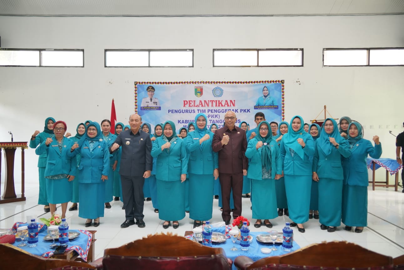 Pj Bupati Mulyadi Lantik Pengurus TP PKK dan Dekranasda Tanggamus