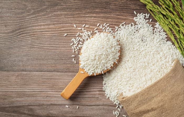 Viral Beras Plastik, Berikut Cara Membedakanya dengan Beras Asli 