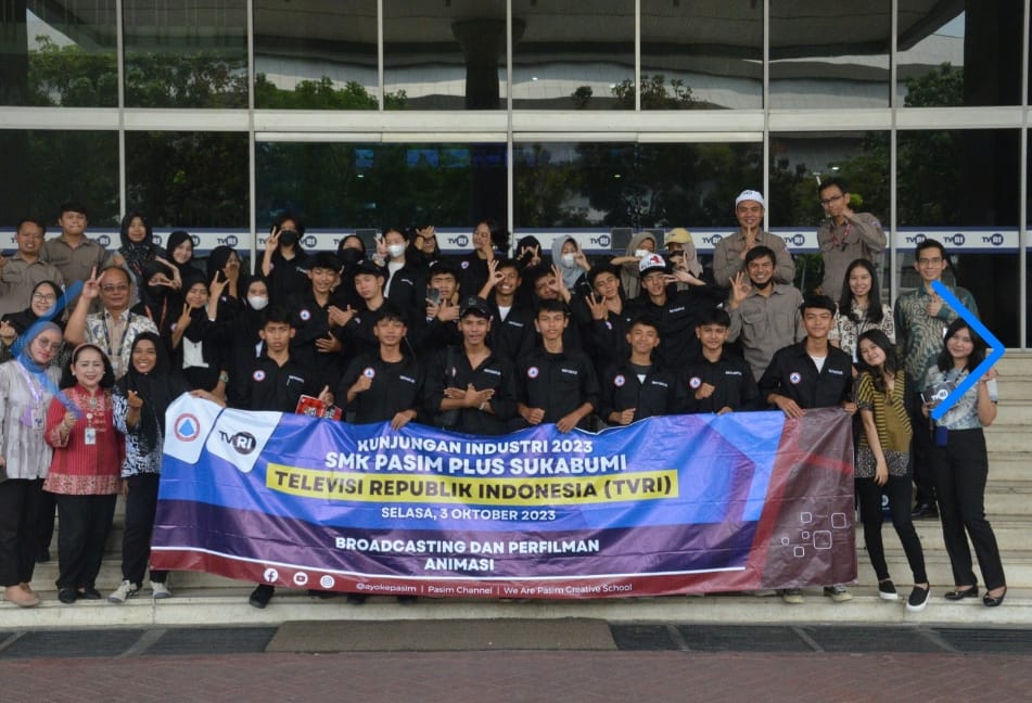 Rombongan SMK Pasim Plus Sukabumi di kantor TVRI
