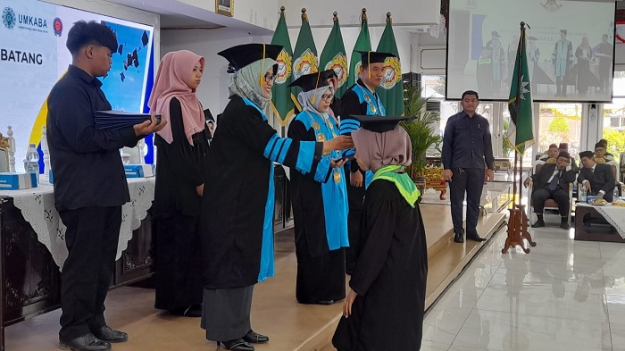 117 Mahasiswa Program Sarjana dan Diploma Umkaba Diwisuda