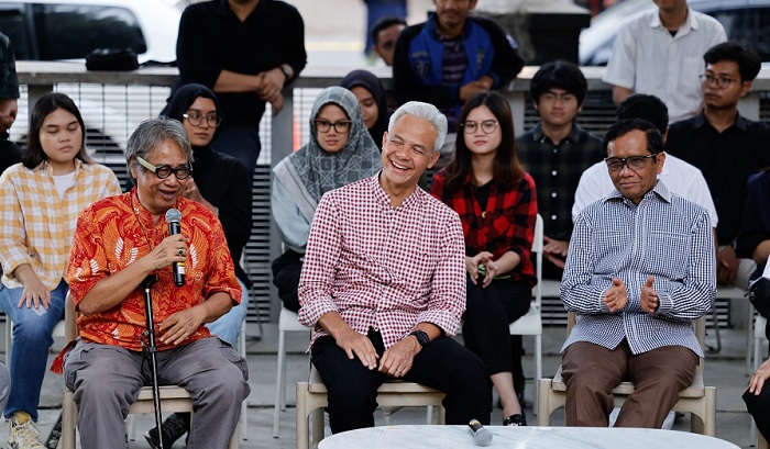 Suasana Politik sedang Tegang, Ganjar-Mahfud Malah Guyon Bareng Komika dan Budayawan