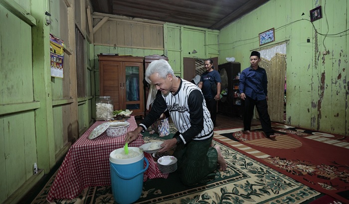 Ganjar Bikin Heboh Kampung Tua Lampung Timur, Abdurrahman: Seperti Mimpi Beliau Nginap di Gubuk Saya