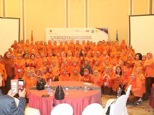 Ketua Umum PWI Pusat Hadiri Munas X IKWI 2023, Dr. Andi Dasmawati, Ph.D, Menjadi Ketum IKWI Periode 2023-2028
