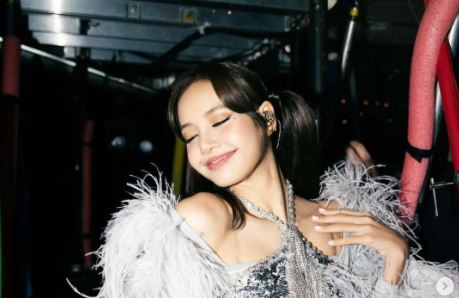 Tampil Terbuka di Crazy Horse Paris Lisa BLACKPINK Dihilangkan dari Pemerintah China