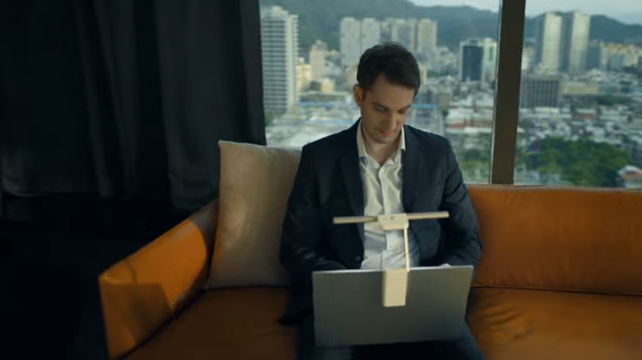 Kerja di Tempat Gelap Makin Nyaman dengan LaptopBar magnetic dari BenQ, Kok Bisa?