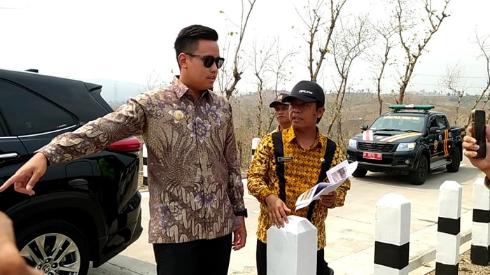 Bupati Dico Tinjau Rekonstruksi Jalan Kalices - Sojomerto