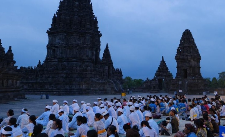 Umat Hindu dan Lintas Agama Lakukan Doa Bersama untuk Palestina di Candi Prambanan