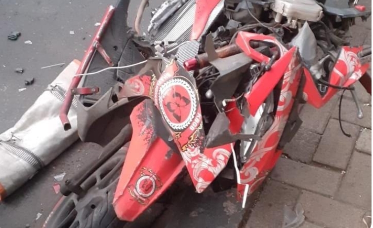 Diserempet Dump Truck Motor Ringsek, Alhamdulillah Driver Ojol Selamet, Sopir Tanpa SIM Tertangkap