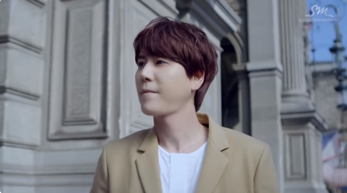 Kyuhyun Super Junior Terluka Akibat Diserang Perempuan Bersenjata Pisau