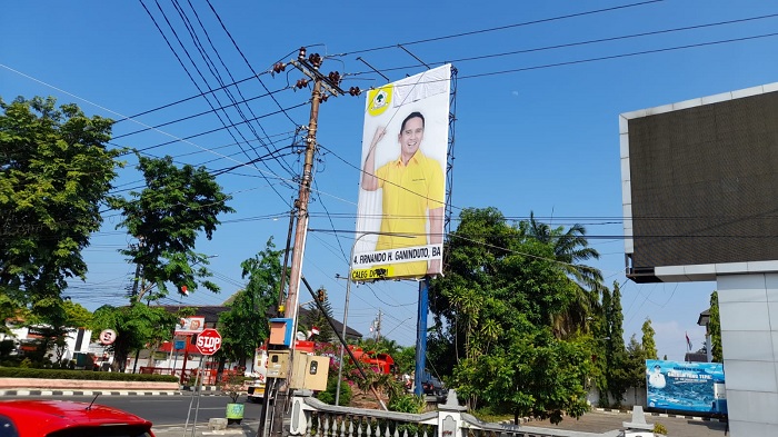 Diduga Ada Unsur Ajakan, APS Caleg Tidak Dicopot Bawaslu dan Cuma  Ditutup Tulisannya