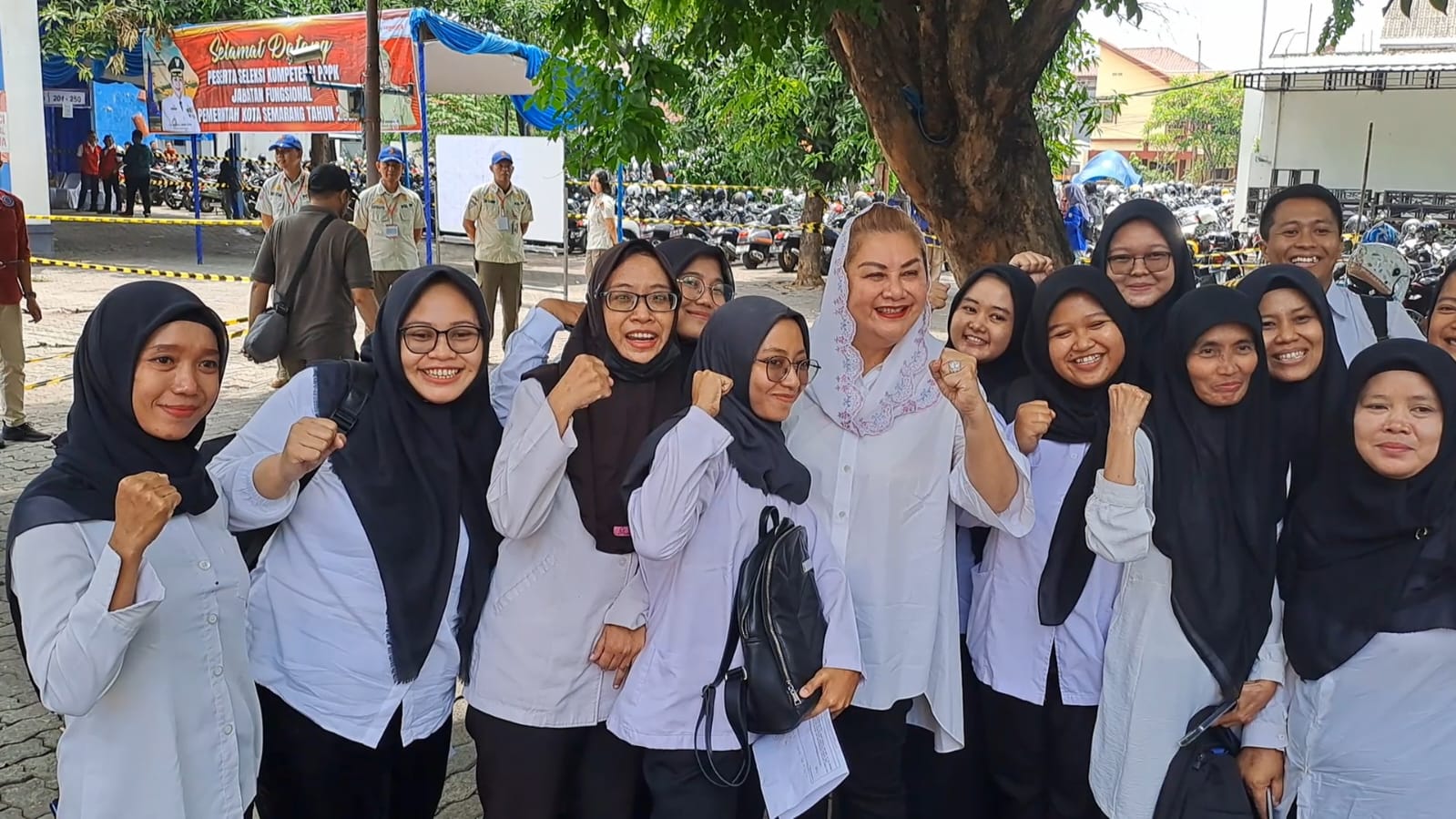 Tinjau Seleksi PPPK di Udinus, Mbak Ita jadi Rebut Foto Bersama Peserta