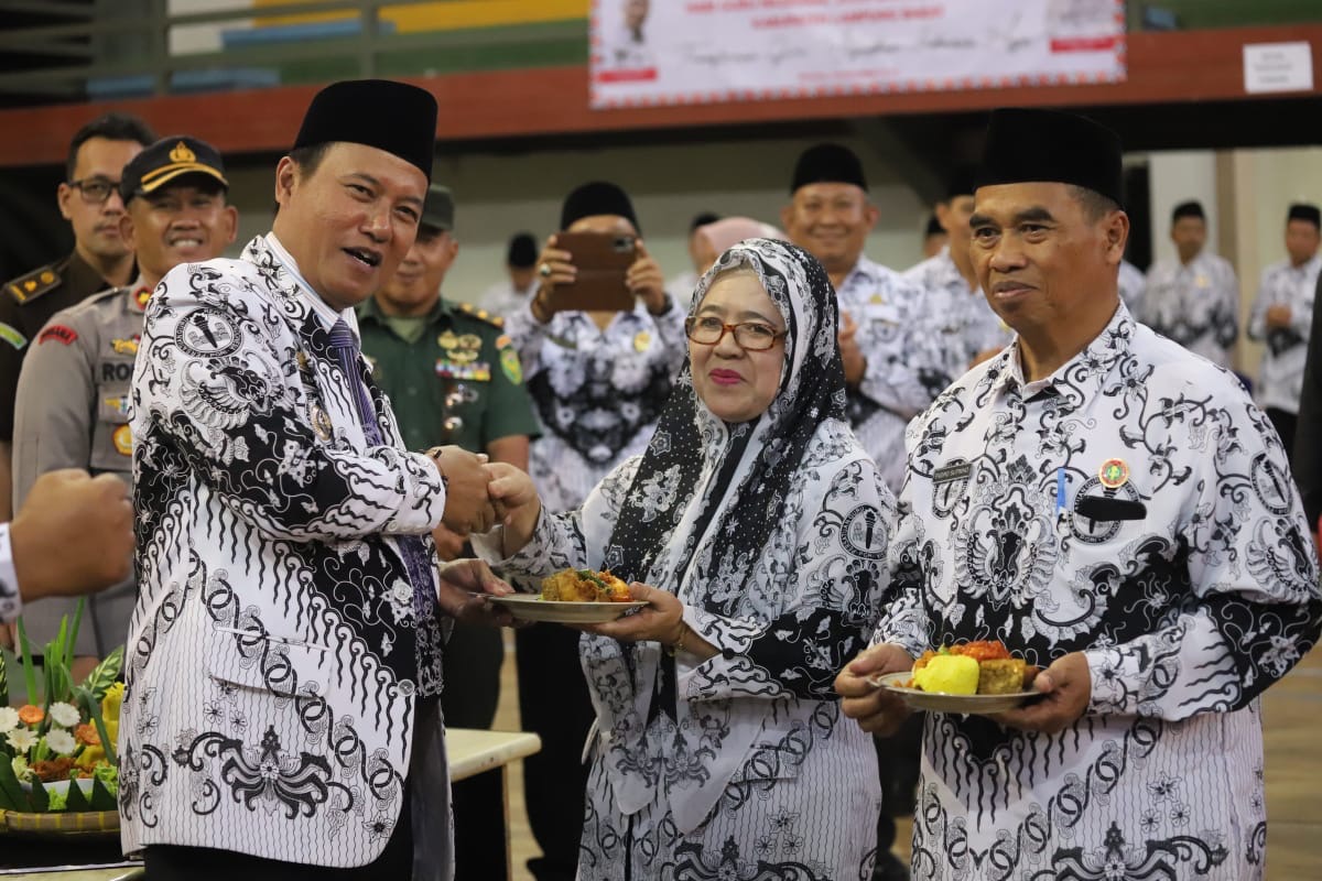 Aneka Lomba Meriahkan HUT ke-78 HGN dan PGRI Lambar