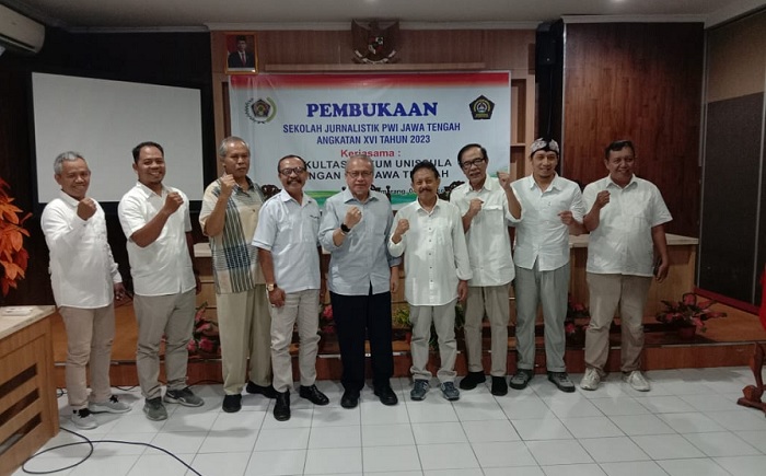 Sekolah Jurnalistik PWI Jateng-FH Unissula Telah Memberi Keterampilan Khusus pada Mahasiswa