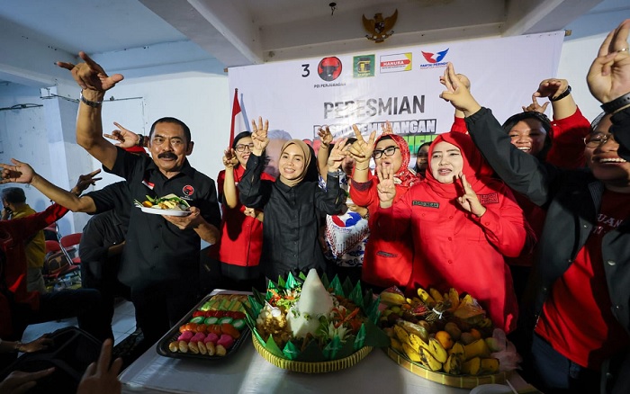 Peresmian Posko Pemenangan di Solo, Atikoh Bakar Semangat Relawan untuk Berjuang Bersama