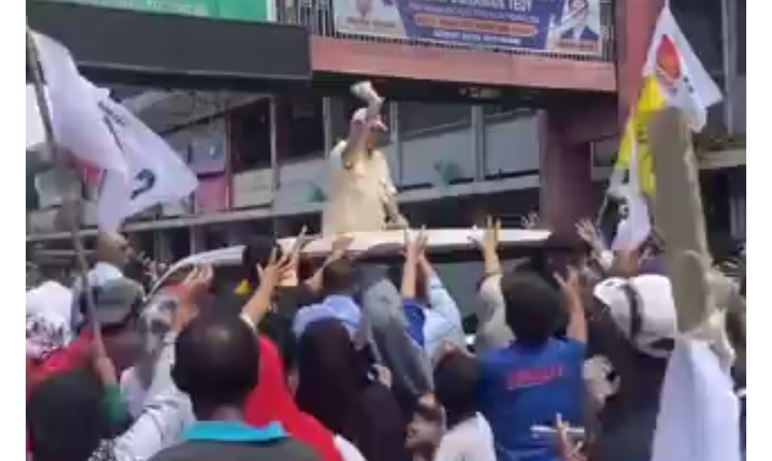 Datang ke Sumbar, Sepi Pendukung, Prabowo Kesal Lempar-lempar Kaos