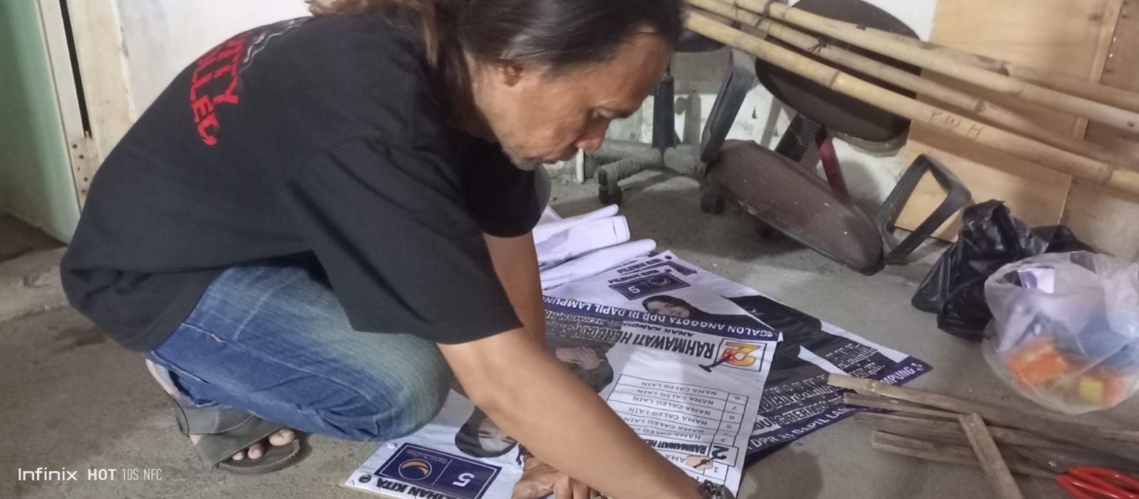  RT dan Linmas Diduga Siapkan Benner Caleg DPR RI di Wayhalim
