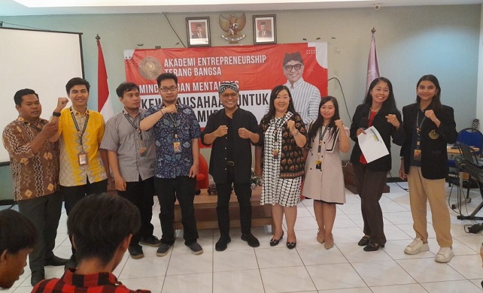 Samuel Wattimena Pacu Motivasi Mahasiswa Akademi Entrepreneurship Terang Bangsa