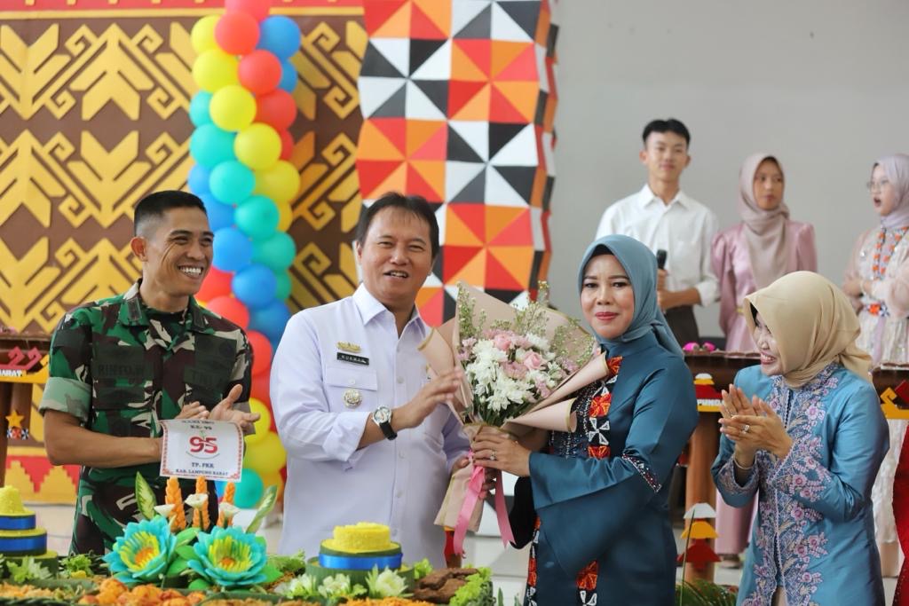 Pj Bupati Lambar Berharap Peringatan Hari Ibu ke-95 Jadi Momen Untuk Berkarya dan Eksis