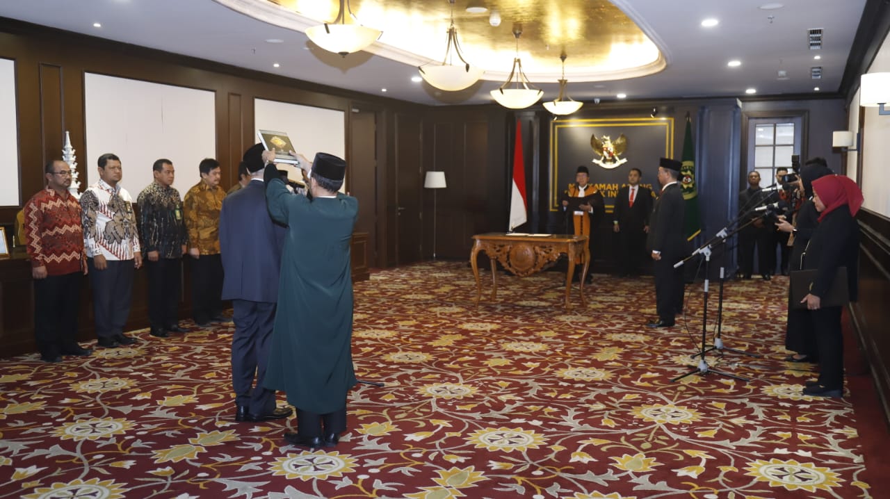 Ketua Mahkamah Agung RI, M. Syarifuddin Lantik Hendro Puspito Sebagai Panitera Muda Tata Usaha Negara pada Mahkamah Agung