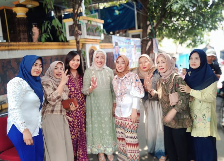Sarahwati Soebrata dari Demokrat Caleg DPRD Tangsel Hadiri Khitanan Cicit H. Bolot di Sambut Teriakan Menang oleh Warga Jombang