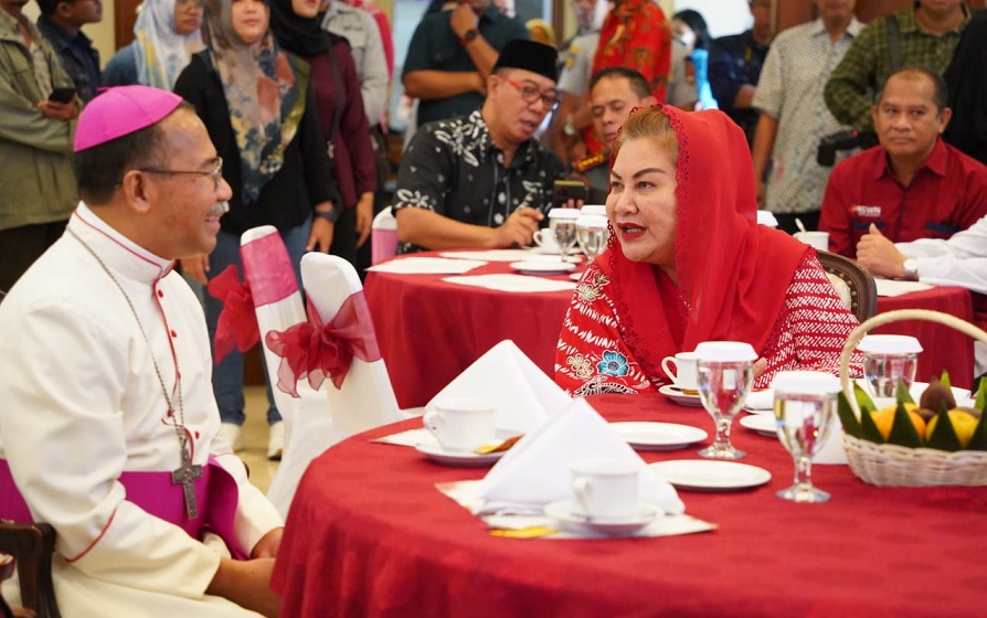 Kunjungi Gereja saat Perayaan Natal, Mbak Ita Ajak Jaga Kondusivitas Hadapi Tahun Politik