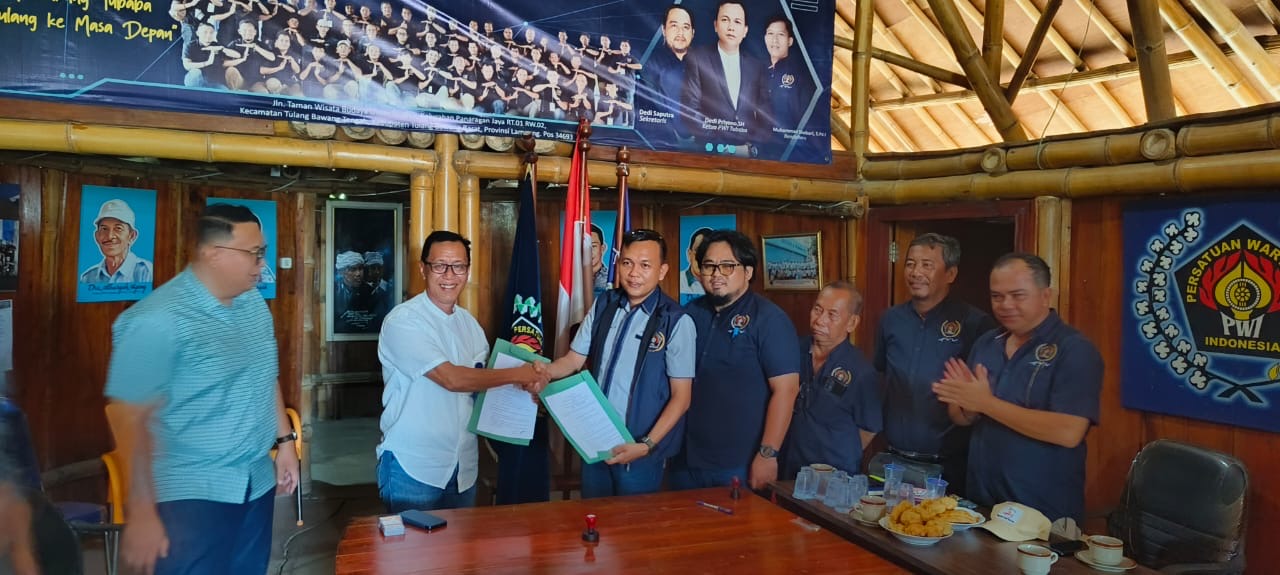 Peduli Kesehatan Direktur RS Asy-Syifa Berikan Privilege Card untuk Wartawan PWI