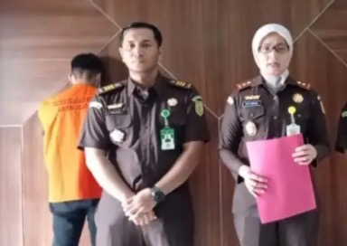 Kejari Lamsel Tahan Tersangka Manipulasi Rp1.6 M KUR Tani BNI Sidomulyo