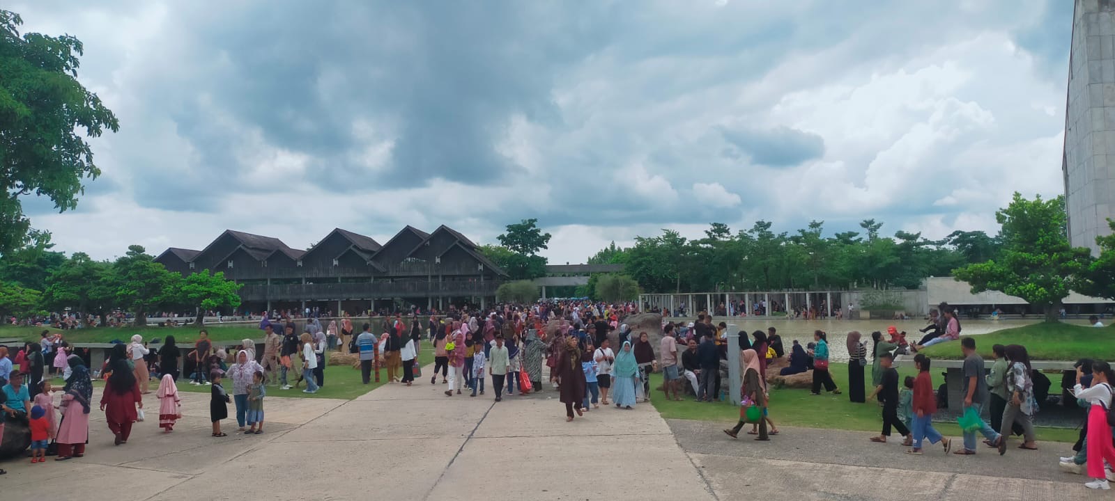 Hari Pertama Tahun Baru 2024, Islamic Center Padat Pengunjung