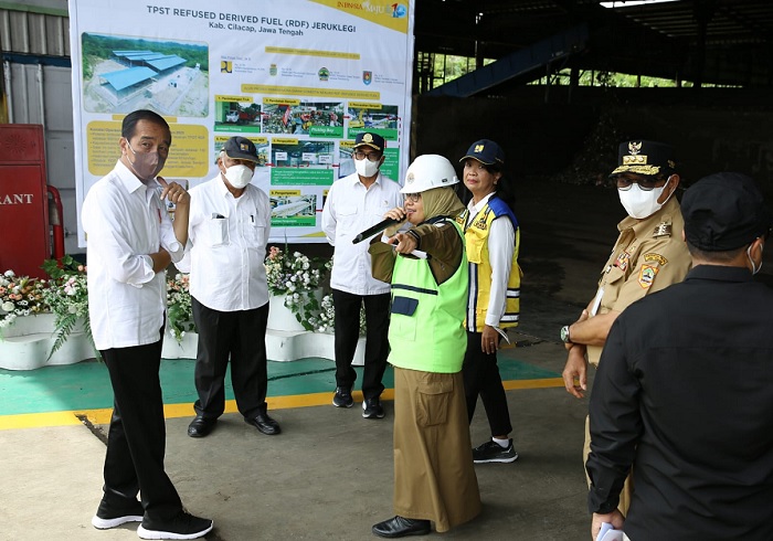 Jokowi Kunjungi Fasilitas Pengolah Sampah Jadi Bahan Bakar Pertama di Indonesia