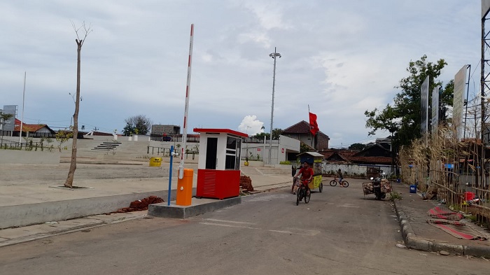 Ganggu Estetika, Bupati Perintahkan Portal di RTH Kaliwungu Dibongkar