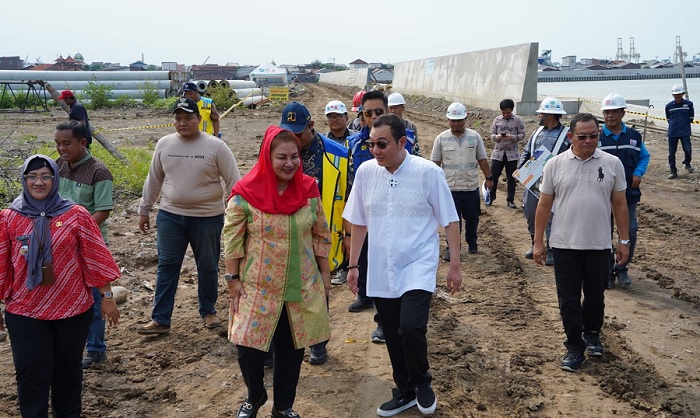 Tinjau Tambakrejo, Mbak Ita Sebut Proses Pembangunan Tanggul Laut Capai 62 Persen