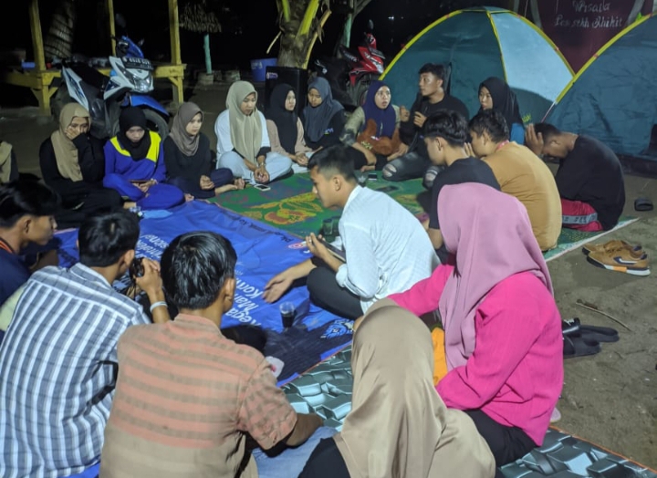 PC PMII Tanggamus Gelar Malam Keakbaran di Pantai Khikit