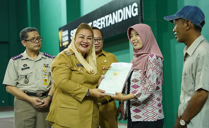 Menanti Dua Tahun, Warga Gisikdrono Senang Sertifikat Tanah Program PTSL Akhirnya Keluar