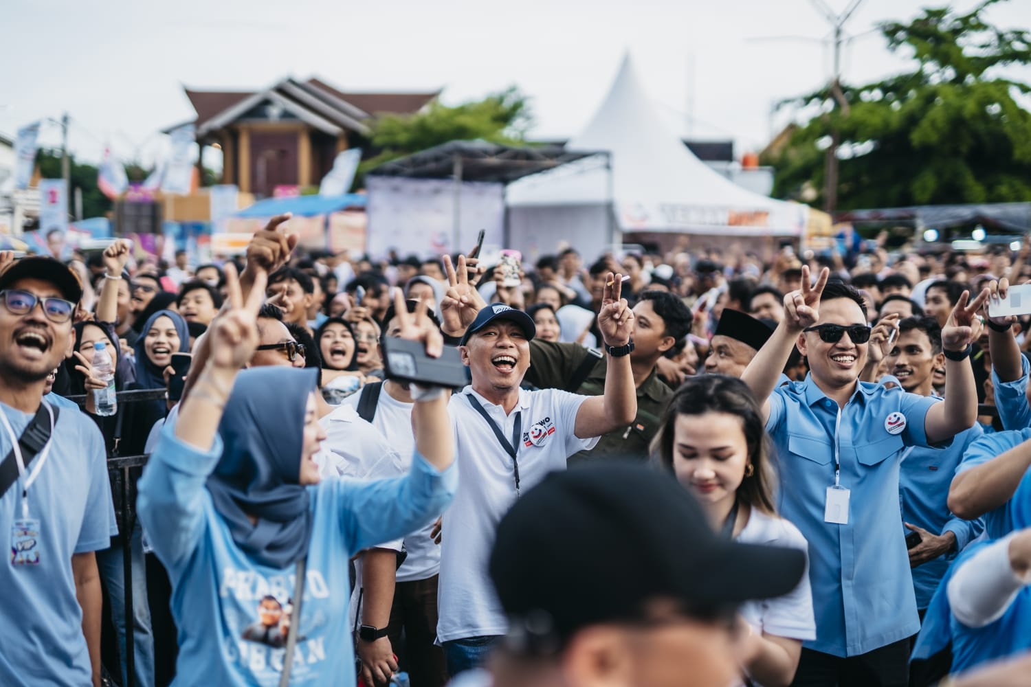 Mirza dan Ribuan Milenial dan Gen Z Ngegemoy Diringi Musik Jono-Joni
