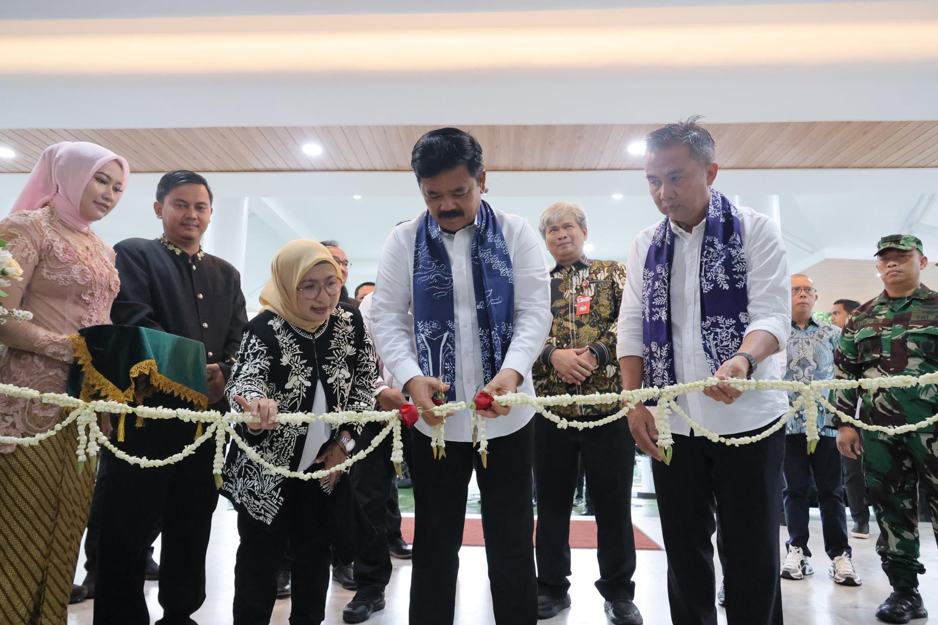 Menteri ATR/Kepala BPN Resmikan Loket Layanan di Kantah Kabupaten Bogor I