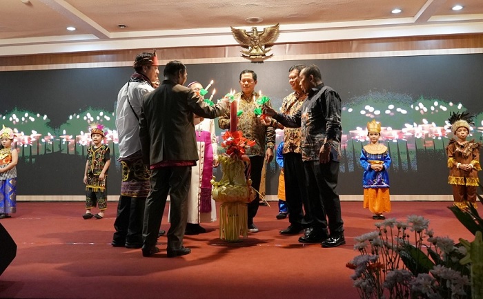Pesan Nana pada Peringatan Natal Pemprov, Ciptakan Kedamaian di Bumi  dan Pemilu