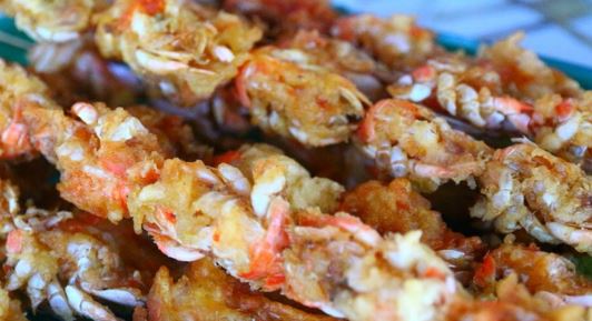 Mengulik Nikmatnya Peyek Undur-undur Laut Krispi Khas Kebumen