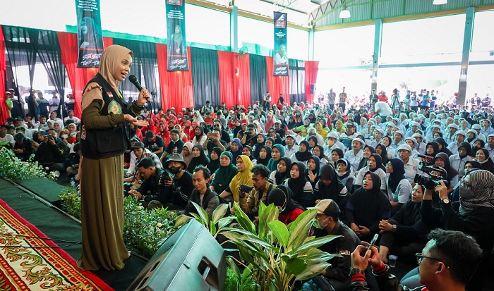 Atikoh Kunjungi Pabrik Pengalengan Ikan di Banyuwangi, Bicara soal Kenaikan Harga Kebutuhan Pokok