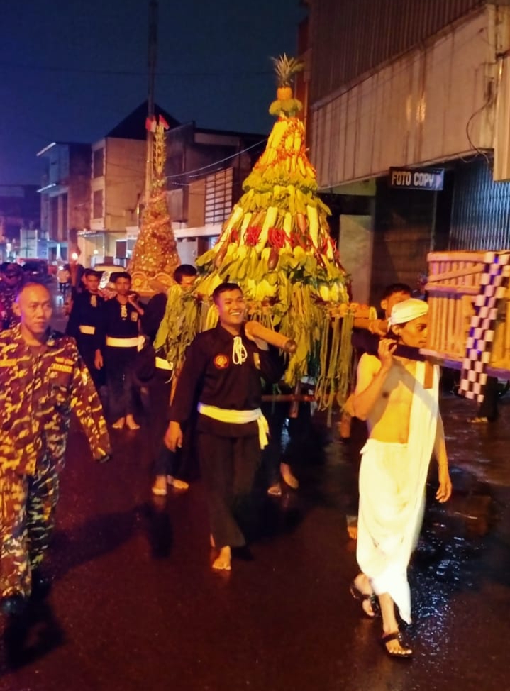 Nuansa Pembauran di Umbul Mantram Grebeg Sudiro 2024, Warga Ngalap Berkah