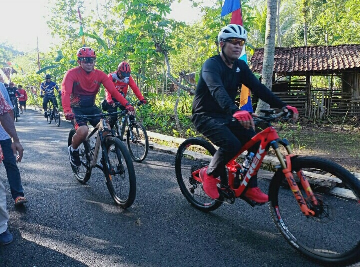 Usai Resmikan Jalan di Giritontro, Bupati, Kapolres dan Dandim Wonogiri Gowes Bareng 