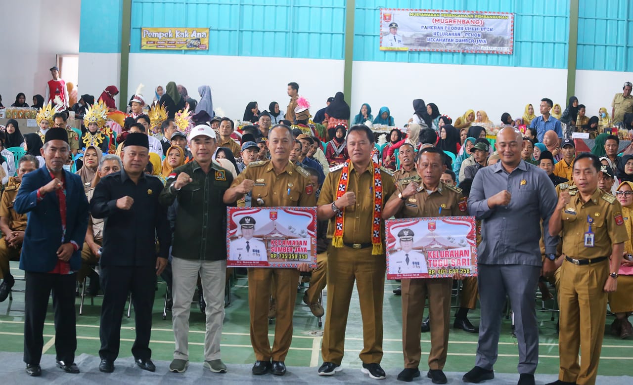 Hadiri Musrenbang Kecamatan, Ketua PLB Usulkan Pusat Oleh-oleh, Ini Tanggapan Pj. Bupati Lambar.  Hari pertama pelaksanaan Musyawarah Rencana Pembangunan