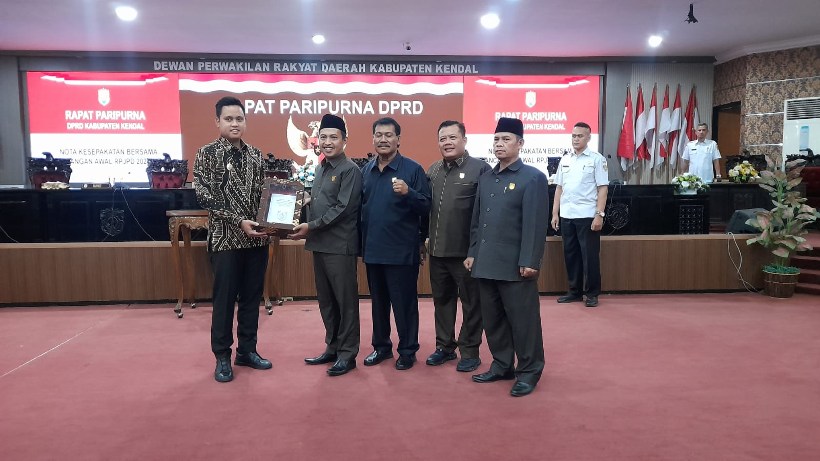 Bupati dan DPRD Kendal Tandatangani Nota Kesepakatan Bersama Rancangan Awal RPJPD