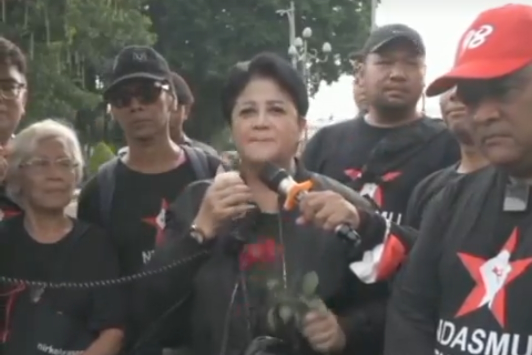 Pengamat Militer Kritik Cawe-cawe Bersama Peserta Kamisan Berkaos Ndasmu Penculik Haram Jadah