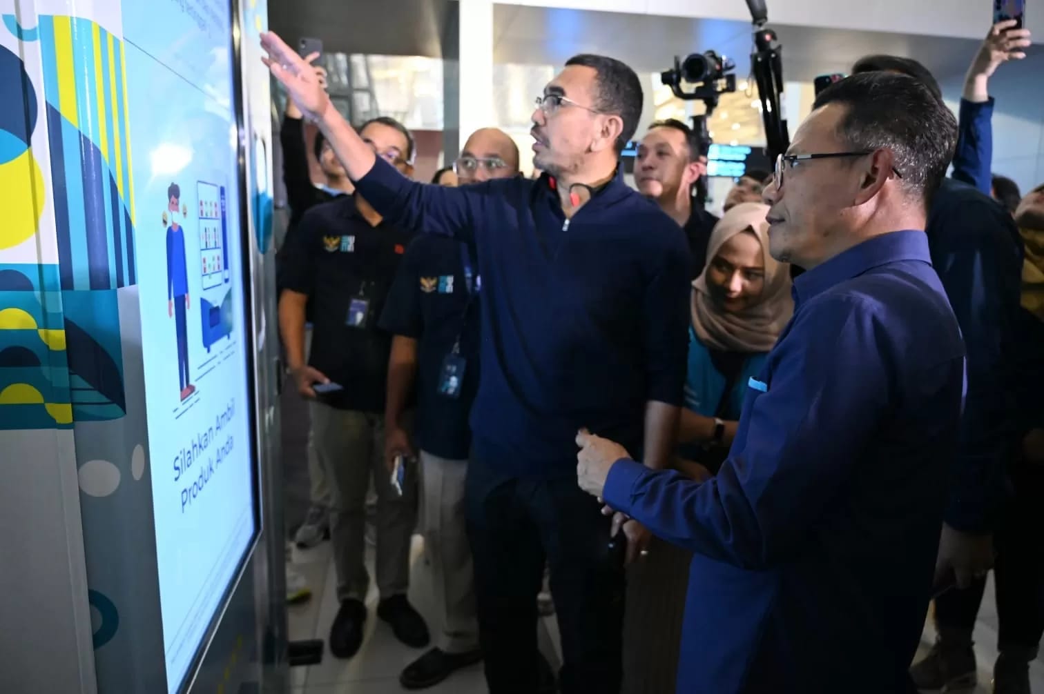 Produk UMKM Binaan PLN Dijual di Vending Machine Bandara Soekarno Hatta 