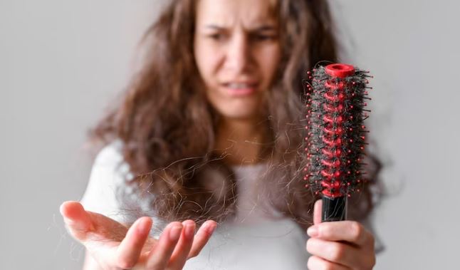 5 Cara Mengatasi Rambut Rontok dengan Bahan Alami yang Efektif