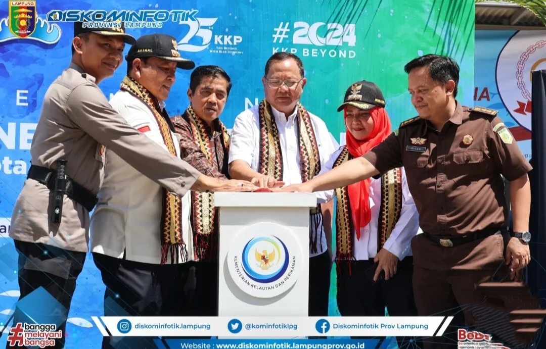 Gubernur Arinal bersama Ketua Komisi IV DPRRI dan Dirjen Perikanan  Resmikan KALAMO di Pulau Pasaran