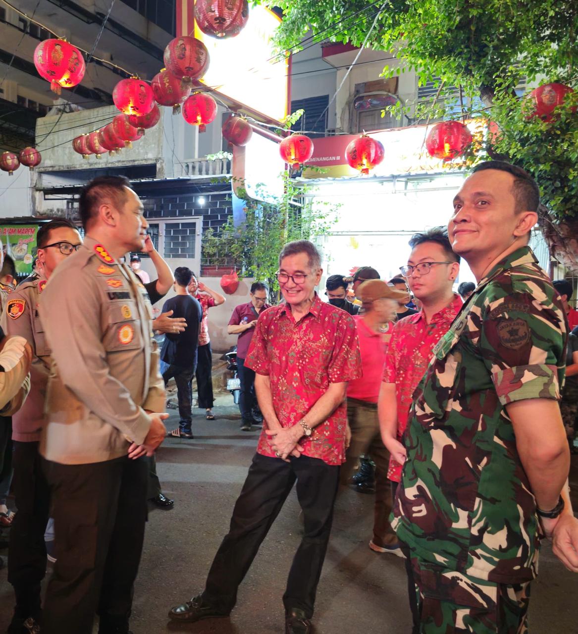 Kapolres Jakbar Tinjau Ibadah Imlek di Vihara, Tokoh Agama Tionghoa Ikut Mendoakan Pemilu Damai 2024