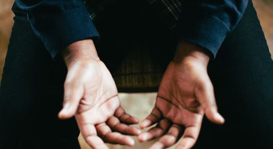 3 Doa Agar Terbebas dari Lilitan Hutang yang Mencekik